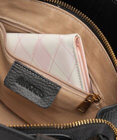 style code ［RICKERS/リッカーズ］ナチュラルレザーアオリハンドバッグ