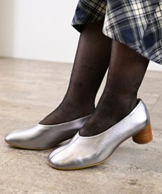 APOM オブリークトゥローヒールパンプス40