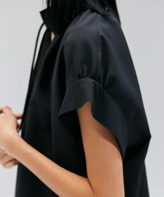 BEIGE， 【洗える/接触冷感/速乾/UVケア対応】BATEAU / Vネックバックギャザーハーフスリーブブラウス