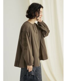 CRAFT STANDARD BOUTIQUE モチーフ刺繍ピンタックブラウス