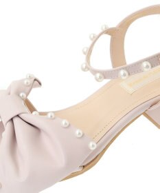 Maison de FLEUR パールリボンサンダル
