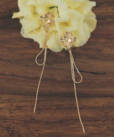 YECCA VECCA ニュアンスメタルチェーンピアス