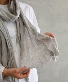 AND WOOL 〈上質な素材と手仕事から生まれた優しいニット〉シルクリネンのストール