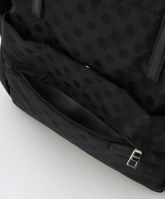 Y'SACCS はっ水ドットジャガードポーチ付きリュックサック