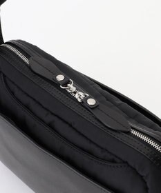 Y'SACCS シルキーリュクスショルダーバッグ