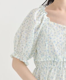 earth music&ecology フラワー刺繍フリルヘムブラウス