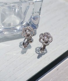 Tiaclasse 【金属アレルギー対応】カメリアモチーフピアス・イヤリング
