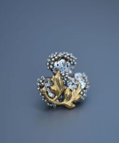 monshiro シュウメイギクビジュー イヤリング