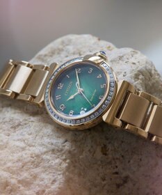 CITIZEN 【替えバンド付きウオッチ】スズランの葉の重なりを深みのあるグラデーションで表現した２way Model　CITIZEN L
