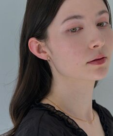 Phoebe 〈痛くないシリーズ/アレルギー対応〉シャイニーダブルフープライトフィットイヤリング　シャンパン