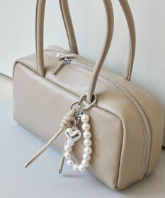 Phoebe ボリュームボールストラップチャーム　パール