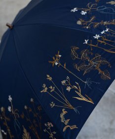 AND WOOL 〈一級遮光生地・晴雨兼用〉ボタニカル刺繍の日傘 （長傘タイプ）
