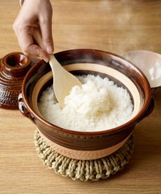 たち吉 【たち吉】伊賀飛びカンナごはん鍋（飴釉）〈１個〉伊賀焼