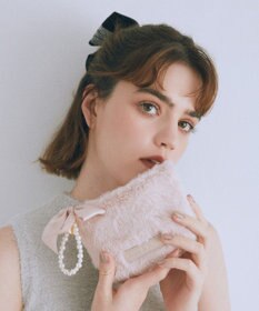 Maison de FLEUR パールリボンファーポーチ
