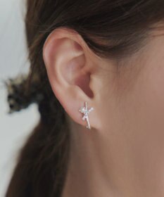 Tiaclasse 【安田美沙子さん着用・金属アレルギー対応】パール付きクロスピアス／イヤリング