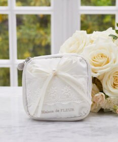 Maison de FLEUR レースフリルポーチ