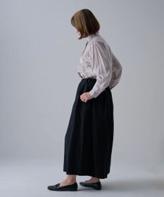 muuc 〈コットン100%〉〈綿ローン生地〉〈ふんわり柔らかな肌触り〉梅小花刺繍 スタンドカラーブラウス