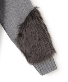 BEIGE， 【洗える・VERY NaVY12月号掲載】CHESTER / フェイクファークルーネックニット