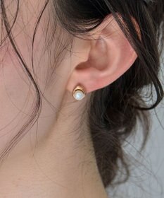 Phoebe 〈金属アレルギー対応〉ニュアンスメタルドロップパールピアス/シャンパンゴールド　淡水パール/天然パール