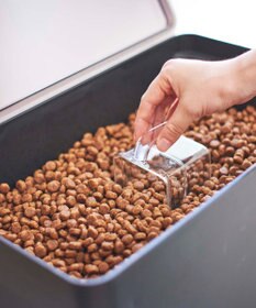 tower 密閉ペットフードストッカー タワー 12kg 計量カップ付 ブラック