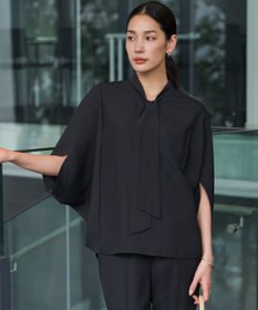 ICB 【先行予約】 FluidBackSatin ドルマンスリーブボウタイブラウス