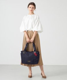 LA BAGAGERIE 【LA BAGAGERIE×HELLO KITTY】リボンチャーム付き　デイリートート　Mサイズ