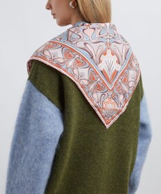 LIBERTY. アイアンシ トライアングル シルクスカーフ 100×140