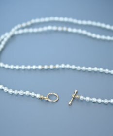 monshiro 【セレモニーにも】スズラングラスパールロングネックレス（メガネチェーンにも）