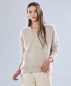 BEIGE， AMARILLO / スパンコールフォックスVネックニット