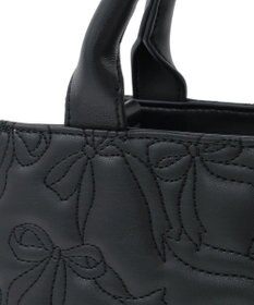 Maison de FLEUR チャーム付きリボンキルティングトートバッグ