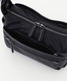 Y'SACCS 【ナイロンタフタ×リサイクルレザー】デイリーポシェット