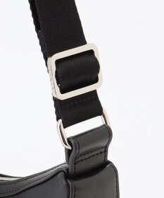 Y'SACCS イタリアンシープ　マルチポーチ付き　ホーボーバッグ