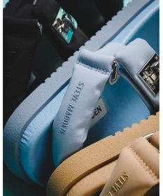 STEVE MADDEN MONAT ナイロンパデッドストラップフラットサンダル