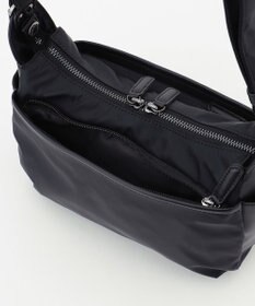 Y'SACCS 【ナイロンタフタ×リサイクルレザー】デイリーポシェット