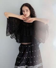 Green Parks ■ＥＳＣＡＲ　チュール刺繍ハンカチーフブラウス