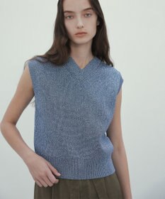 BEIGE， 【洗える・eclat 5月号掲載】VANDA / ラメ入りVネックノースリーブニット