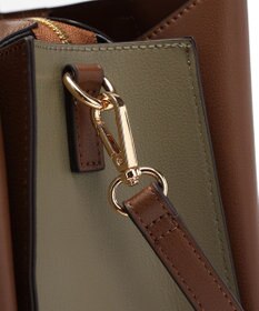 style code 【MERCURYDUO/マーキュリーデュオ】両アオリポケットサイド配色大開き開口 超軽量ハンドバッグ キーチャーム付