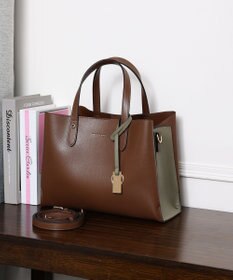 style code 【MERCURYDUO/マーキュリーデュオ】両アオリポケットサイド配色大開き開口 超軽量ハンドバッグ キーチャーム付