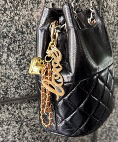 Phoebe スウェードチェーンハートバッグチャーム　ブラウン　ゴールド