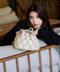 Tiaclasse キルティング巾着ショルダーバッグ