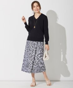自由区 モノトーンフラワー ミディ丈スカート