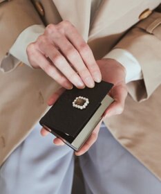 Maison de FLEUR パールビジューモノグラムカードケース