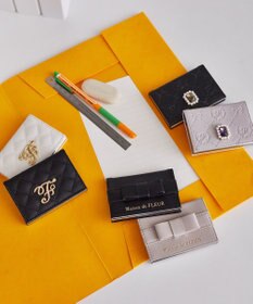 Maison de FLEUR パールビジューモノグラムカードケース