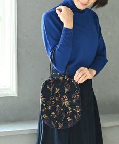 AND WOOL 花刺繍のminiバッグ
