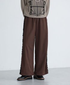 Green Parks ■ESCAR サイドミニフリルワイドパンツ