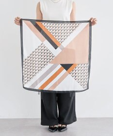 Green Parks ・ジオメトリーパターンスカーフ　７０×７０