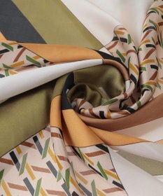 Green Parks ・ジオメトリーパターンスカーフ　７０×７０