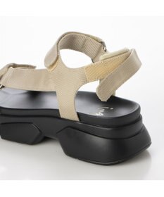 ing <ing>ボリュームソールスポーツサンダル