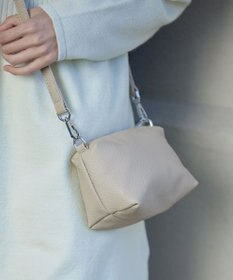 Tiaclasse 【安田美沙子さん着用・ポーチ・ショルダー紐付き】フラワーカットフェイクレザーバッグ