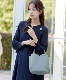 Tiaclasse 【安田美沙子さん着用・ポーチ・ショルダー紐付き】フラワーカットフェイクレザーバッグ